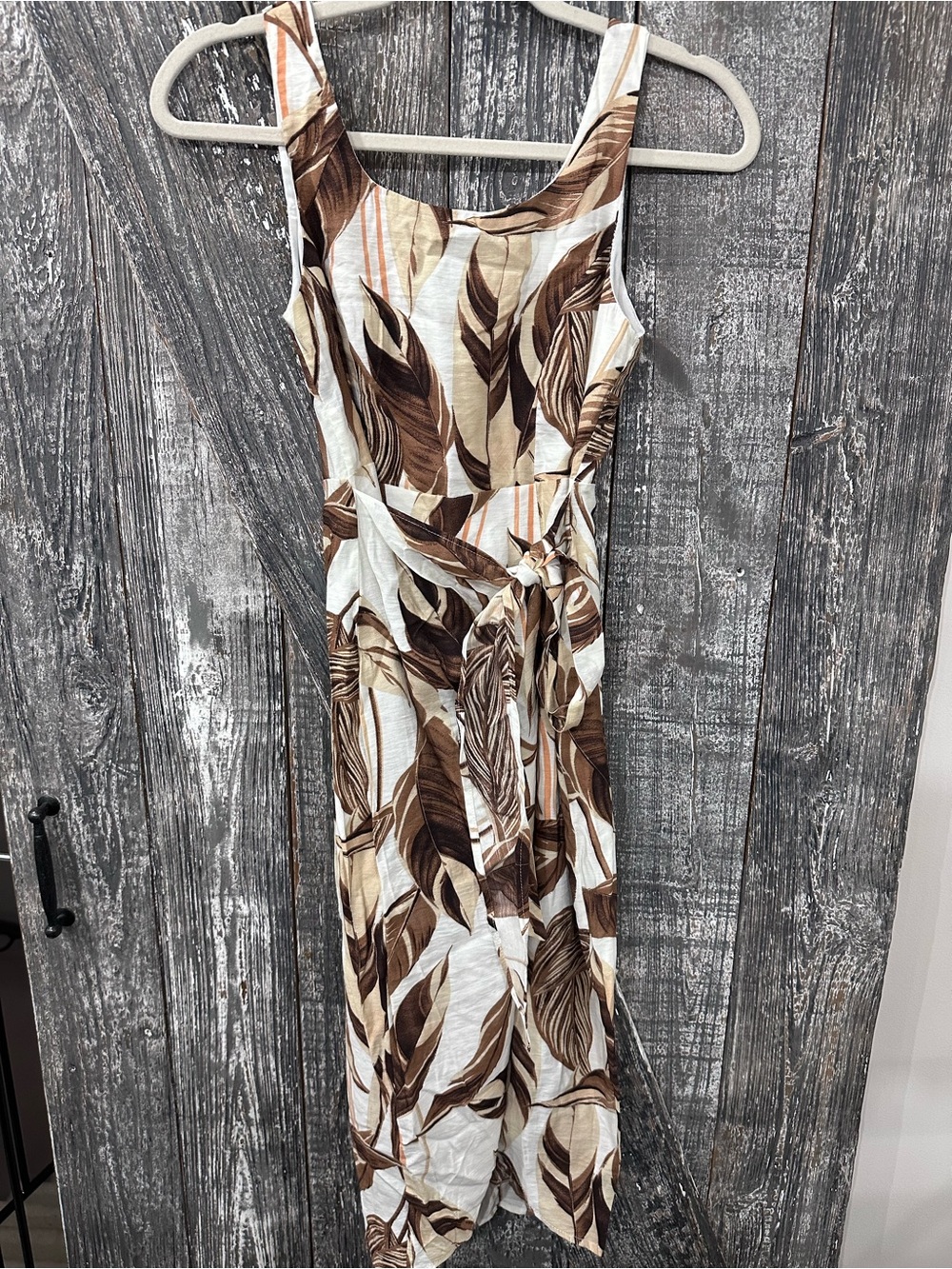 Sleeveless Brown Leaf-Print Midi Dress